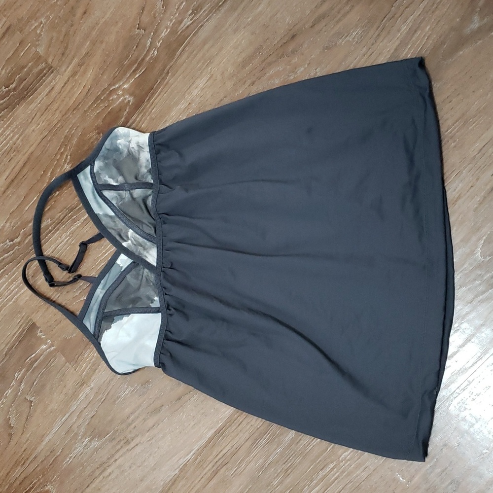 (6) lululemon athletica Abstract Empire Waist V Neck Yoga Athleisure Dance